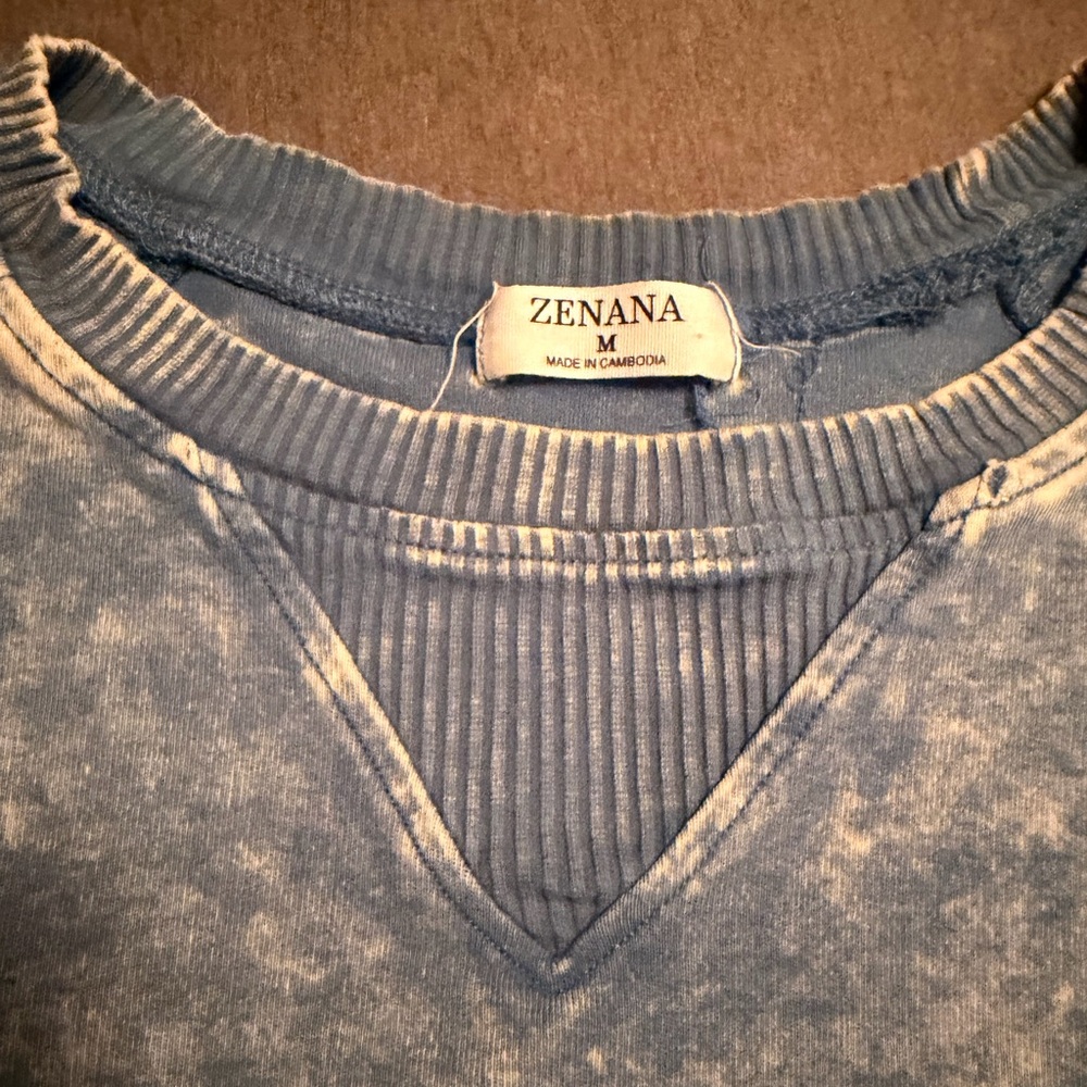 Zenana Acid Wash Pullover size Medium - Picture 4 of 4